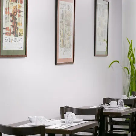 Foch Gare Hotel