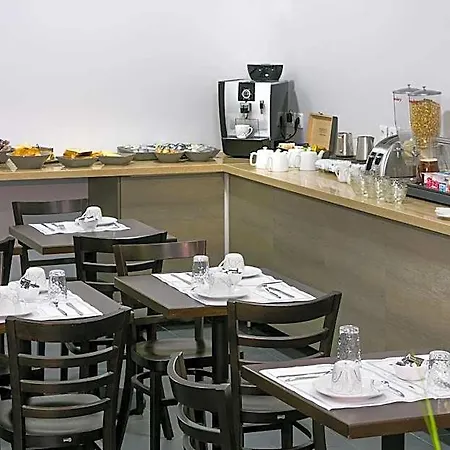 Foch Gare Szálloda 3*